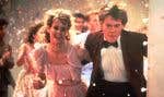 Lori Singer et Kevin Bacon dans la fameuse scène de bal étudiant, à la fin de « Footloose », sorti en 1984