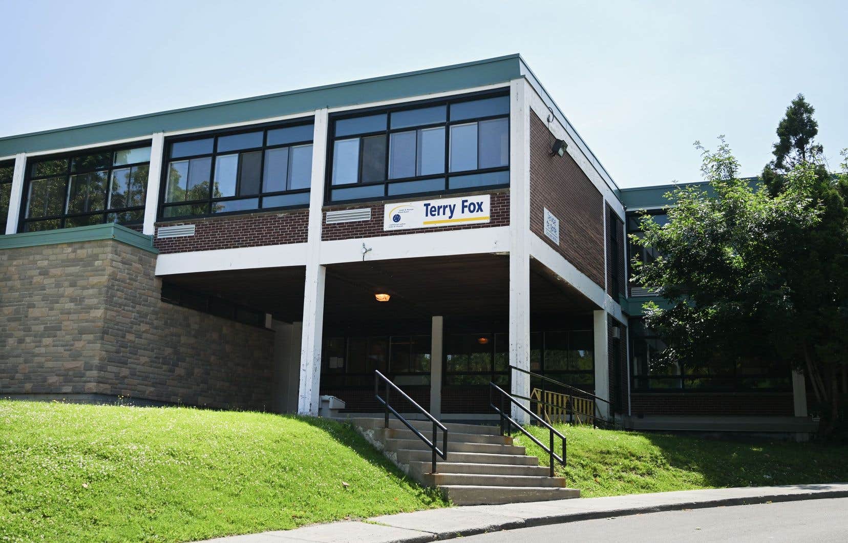 La Commission scolaire Lester B. Pearson a annoncé la fermeture temporaire de deux salles de bains de l’école primaire Terry Fox, dans l’arrondissement de Pierrefonds-Roxboro.