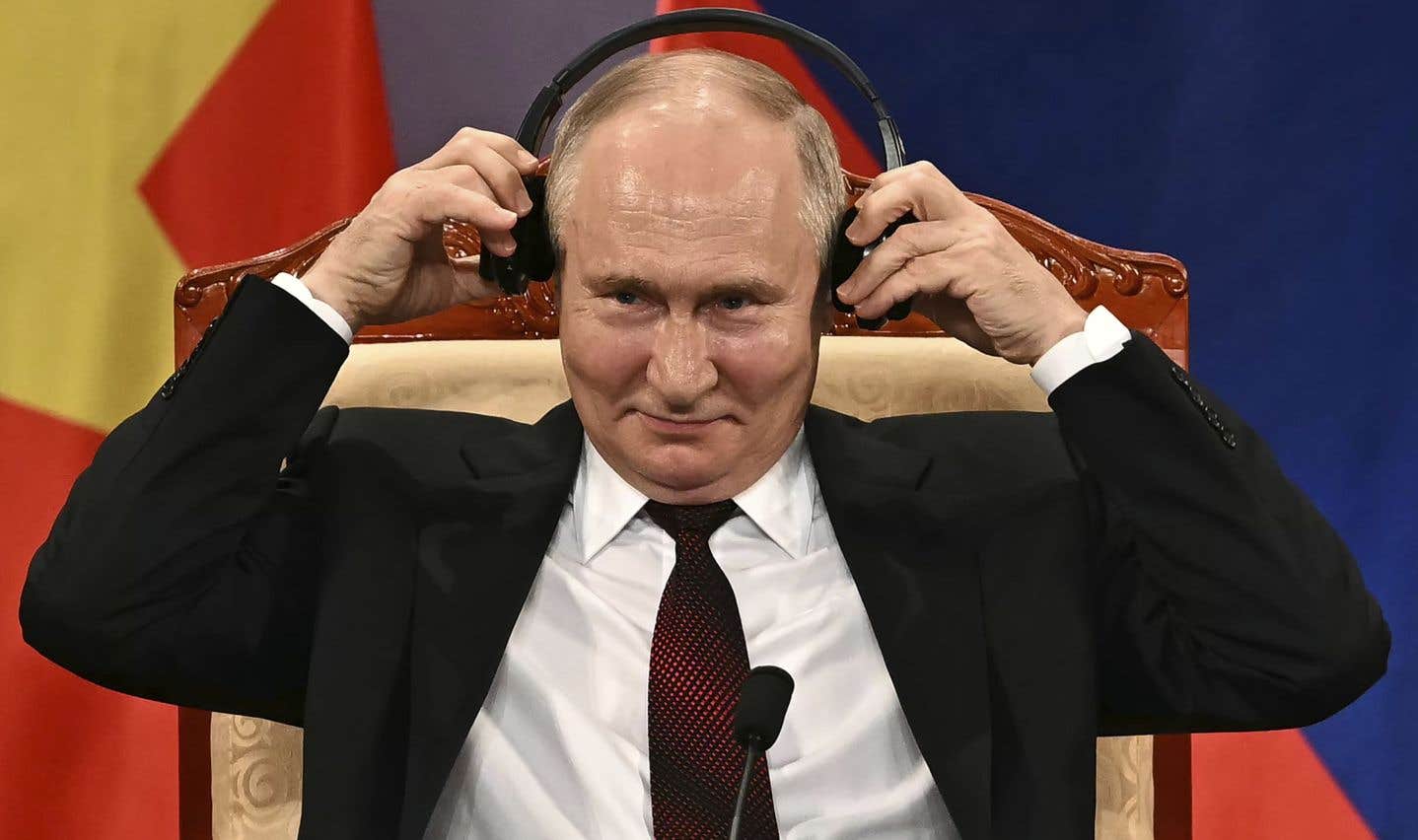 Le président russe Vladimir Poutine, lors de son passage au Vietnam, la semaine dernière.