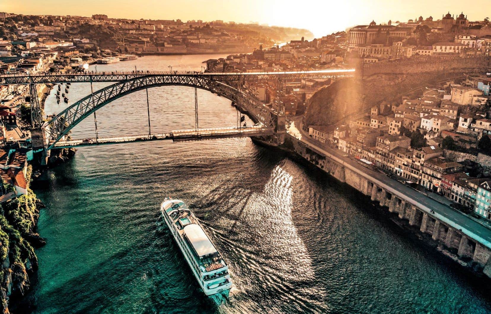 Le MS Amalia Rodrigues à Porto, au Portugal.