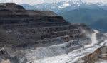 Cette photographie prise le 6 juin 2024 montre une vue générale de la carrière de Trimous, sur le site de Luzenac, qui est la plus grande carrière de talc à ciel ouvert au monde et la seule en exploitation en France.