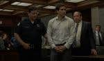 Jake Gyllenhaal et Bill Camp dans l'épisode 2 de «Presumed Innocent»