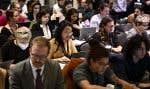 Les journalistes au travail dans le huis clos des médias avant le dépôt de l'Énoncé économique du gouvernement canadien, en novembre 2023, à Ottawa