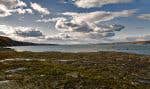 Vue de la baie où serait érigé le long quai du projet Rabaska