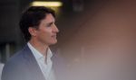 Justin Trudeau lors d’une conférence de presse à l’aréna Howie-Morenz